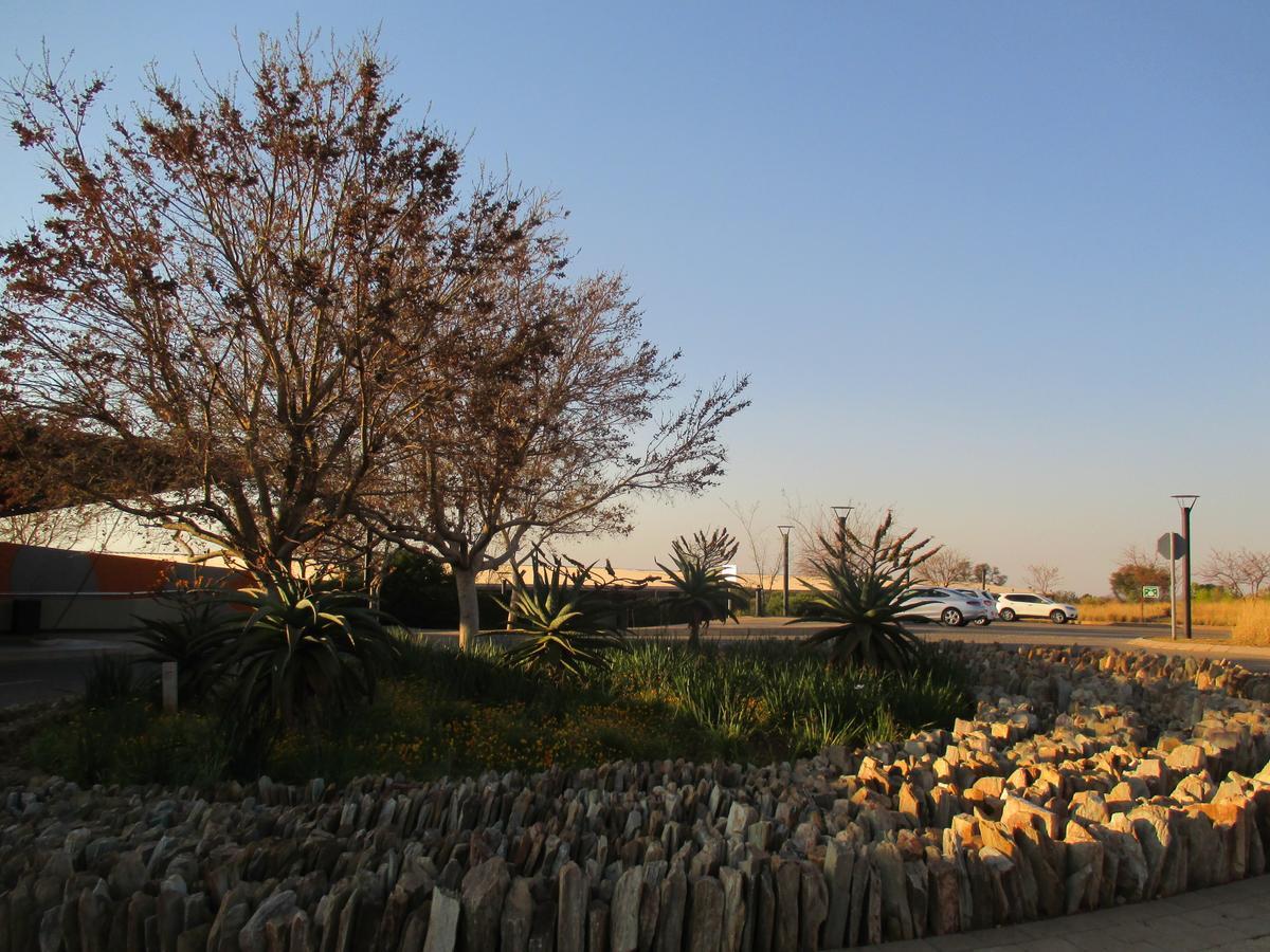 Maropeng Boutique Hotel Magaliesburg Exteriör bild